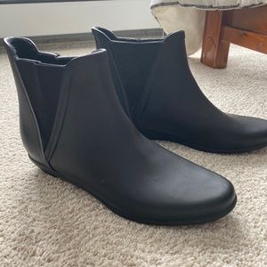 Loeffler Randall slip on rain booties